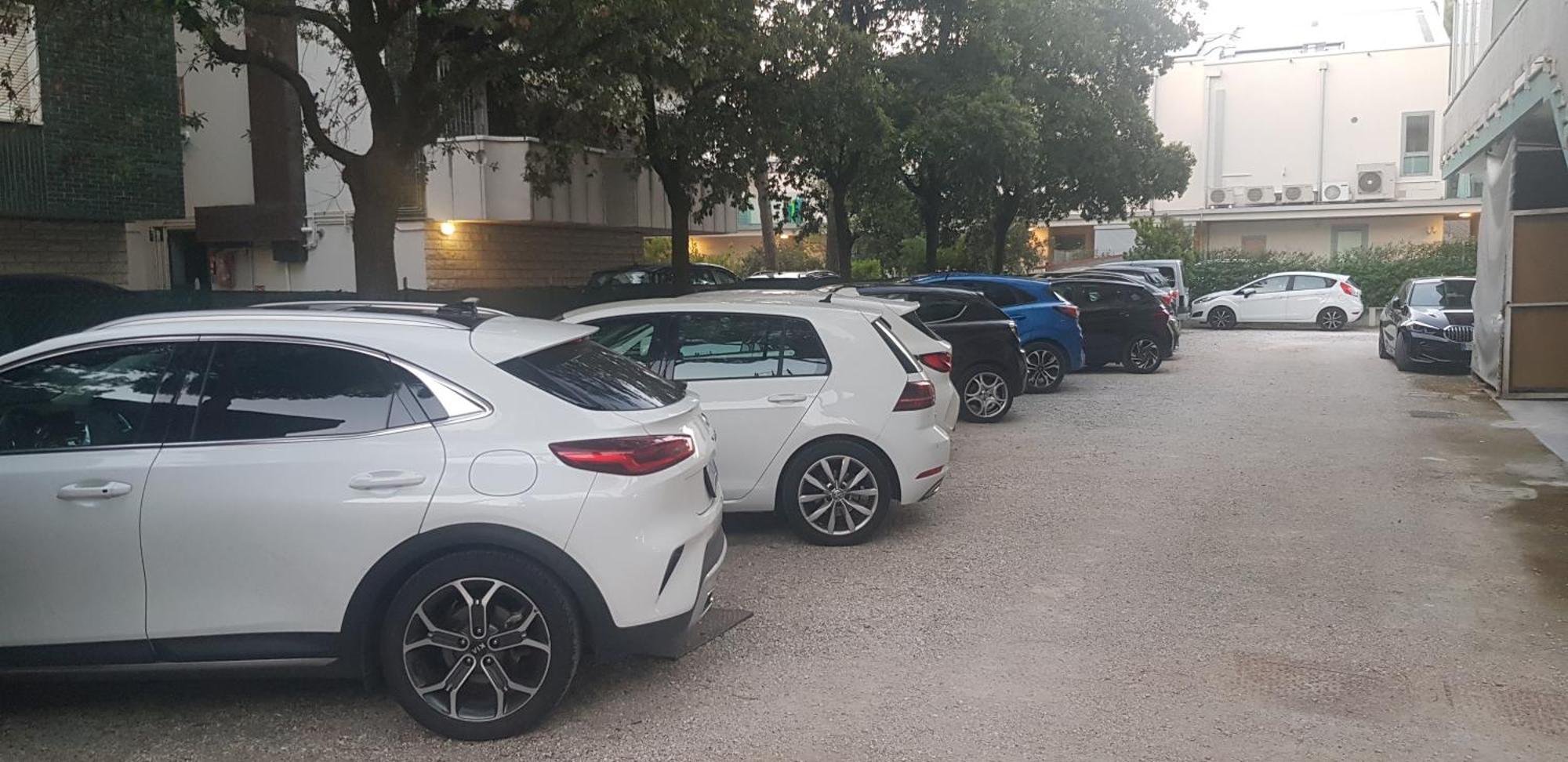 Hotel Monaco - Parcheggio Incluso E Piscina - Min 2 Gg
